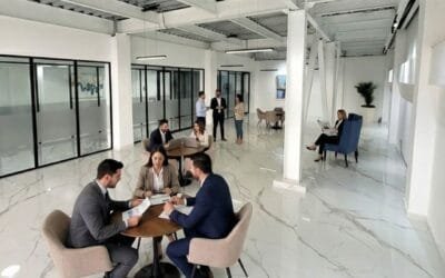 Local comercial en alquiler en Santiago: ¿Por qué una oficina privada en plaza es mejor?